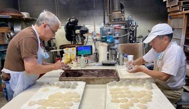 benkyodo mochi shop with ricky bobby making mochi